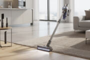 découvrez comment choisir un aspirateur multi-surfaces efficace en identifiant les critères essentiels pour un modèle performant et adapté à tous les types de sols.
